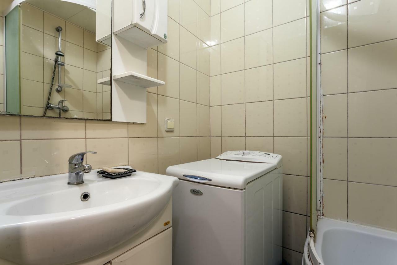 Apartment On Sharanevycha リヴィウ エクステリア 写真