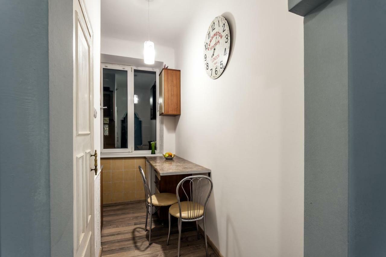 Apartment On Sharanevycha リヴィウ エクステリア 写真
