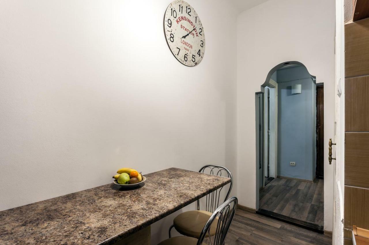 Apartment On Sharanevycha リヴィウ エクステリア 写真